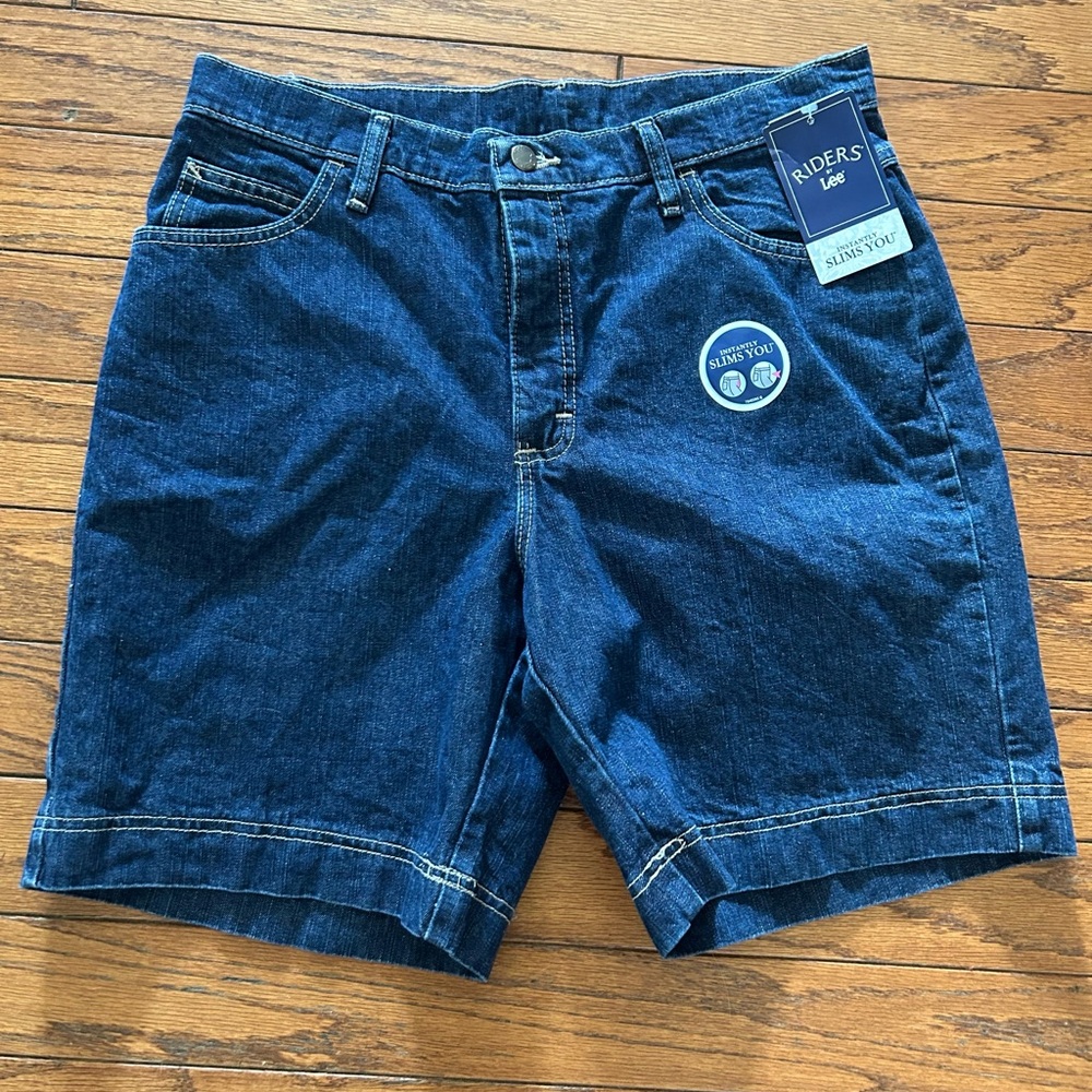 Riders by Lee women’s slimming Blue Denim Jean Shorts in size 12